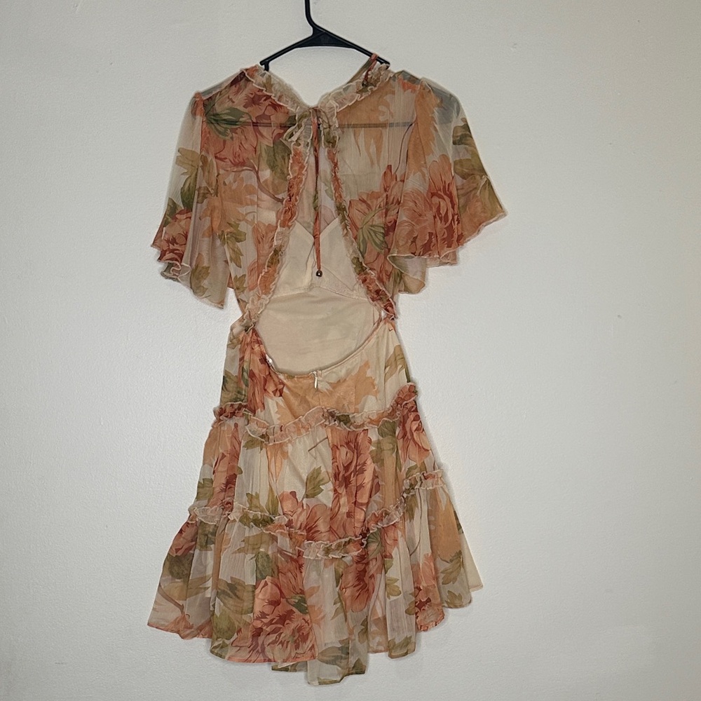 Chic Floral Mini Dress in Peach and Green - Picture 2 of 7